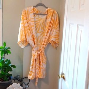 Maison du soir sz M/L silky, lightweight robe in yellowish tropical print